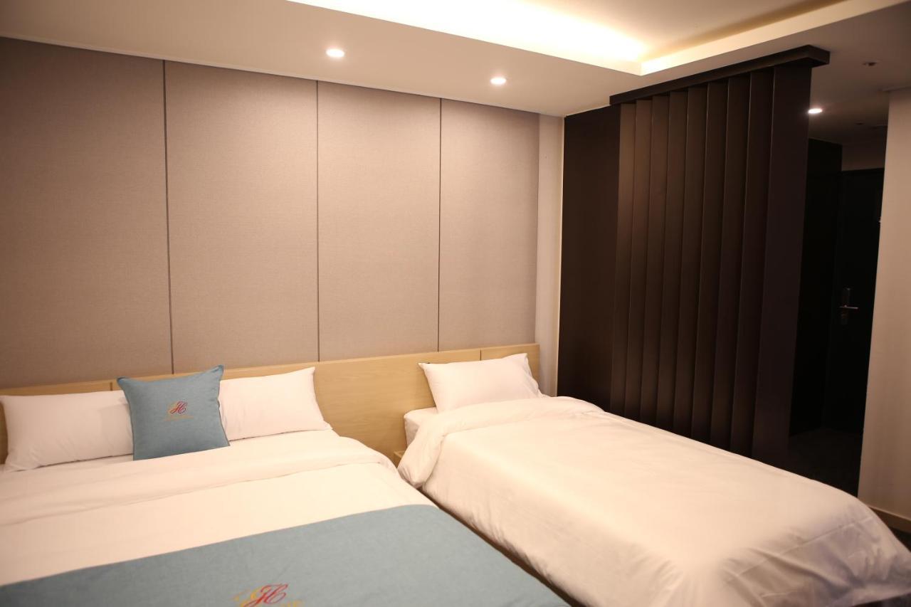 Chuncheon Eston Hotel ภายนอก รูปภาพ