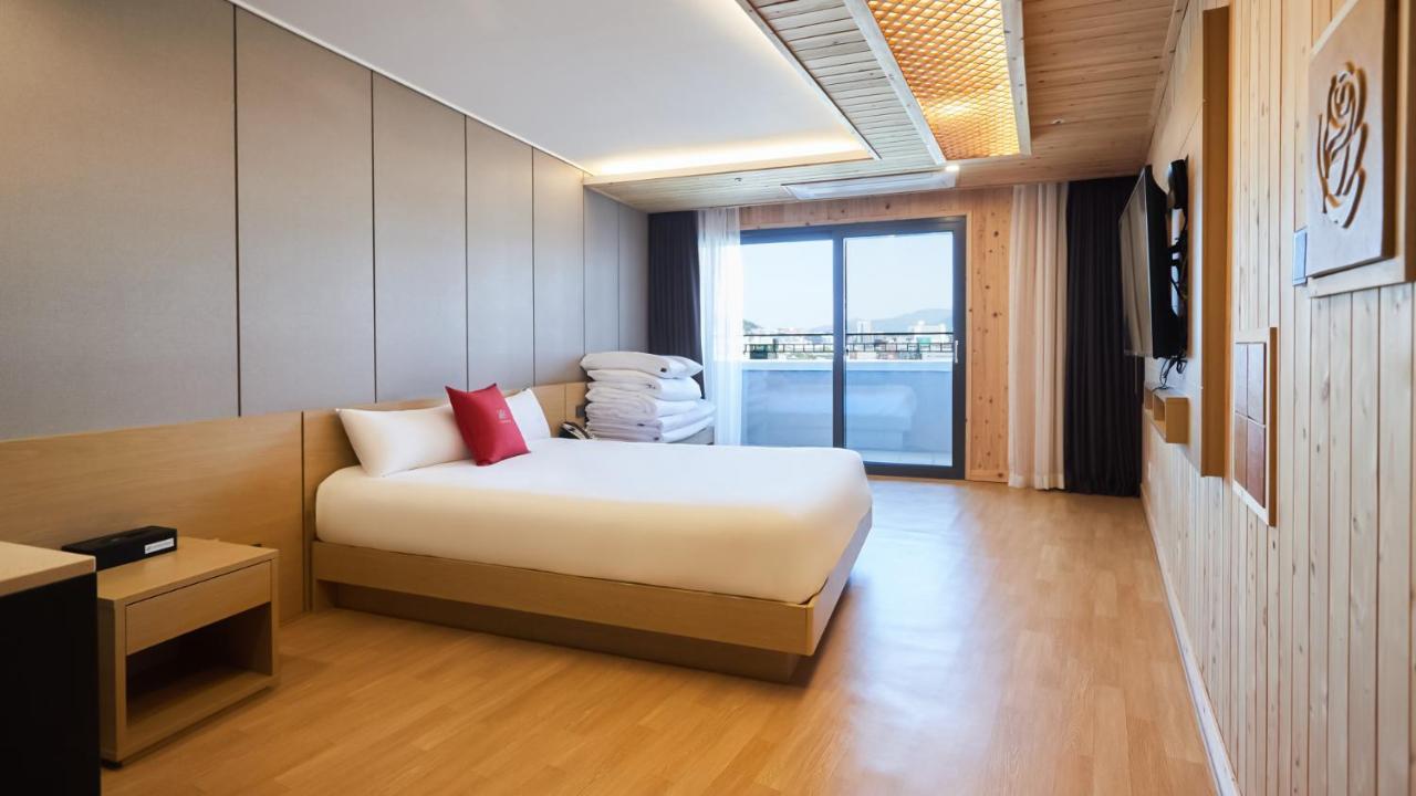 Chuncheon Eston Hotel ภายนอก รูปภาพ