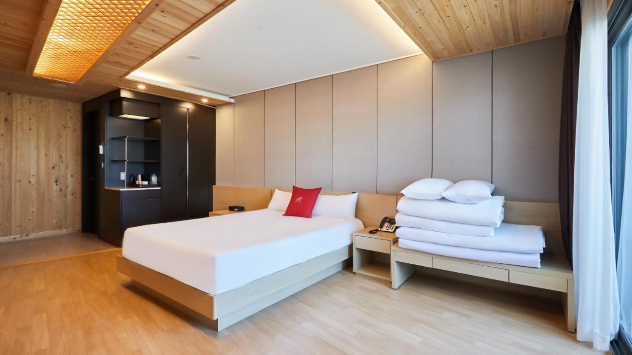 Chuncheon Eston Hotel ภายนอก รูปภาพ