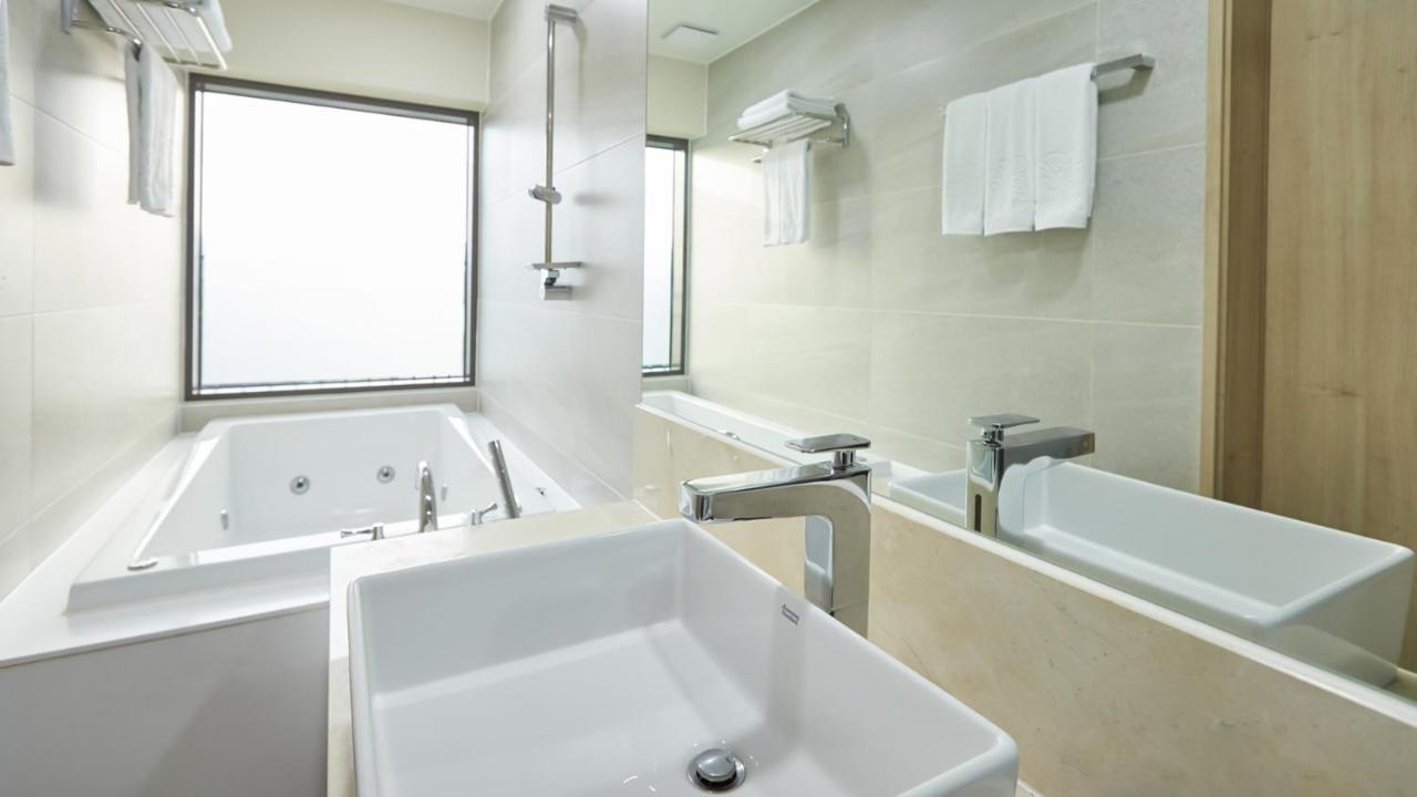 Chuncheon Eston Hotel ภายนอก รูปภาพ