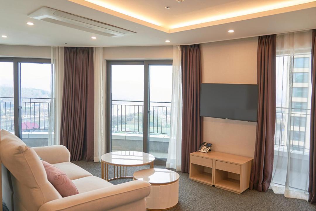 Chuncheon Eston Hotel ภายนอก รูปภาพ
