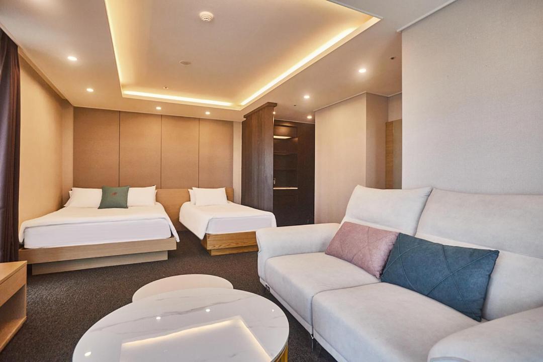 Chuncheon Eston Hotel ภายนอก รูปภาพ