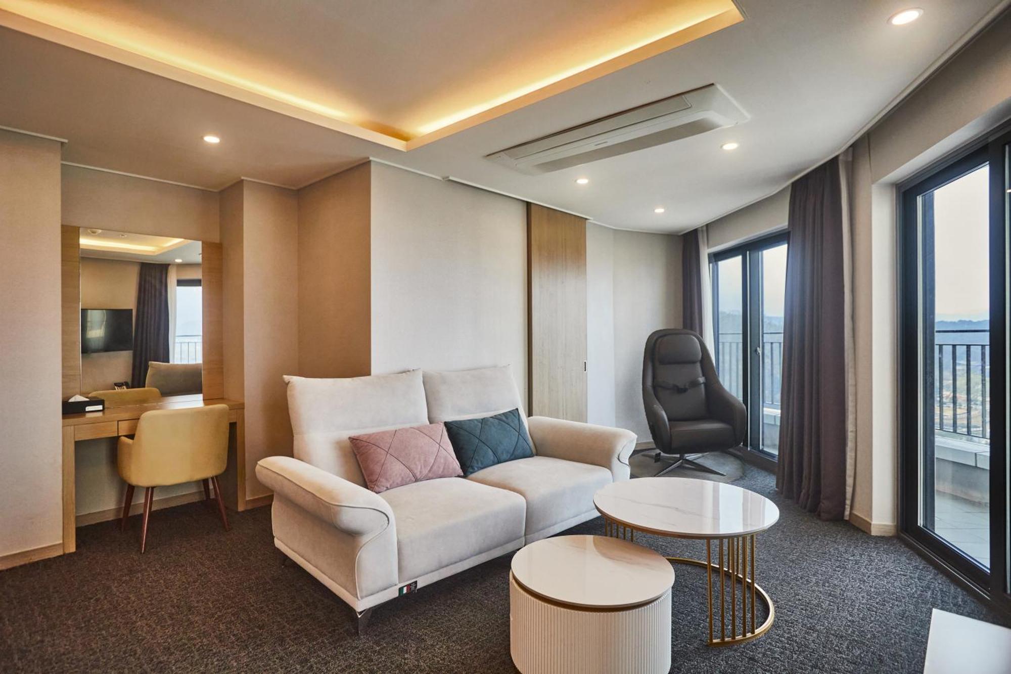 Chuncheon Eston Hotel ภายนอก รูปภาพ